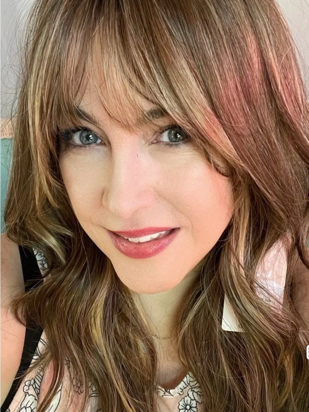Women’s Brown Wavy Hair Wig with Bangs - JB Extensions Claire Hazelnut